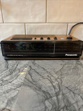 Panasonic Vintage Alarm Clock/Radio with Green LED Display Model 6090